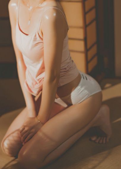 美女张开腿给男人桶爽久久漫画